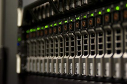 Performansın Vazgeçilmezi: Neden VPS Değil VDS Tercih Edilmelidir?